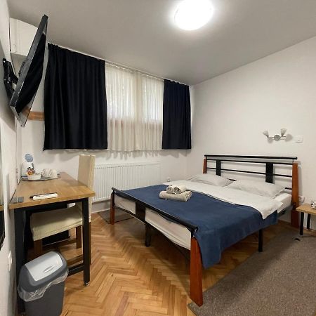 M-Blok Hotel Zagreb Bagian luar foto
