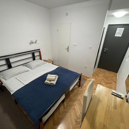 M-Blok Hotel Zagreb Bagian luar foto