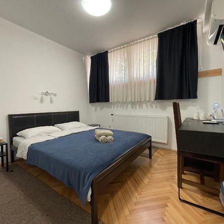 M-Blok Hotel Zagreb Bagian luar foto