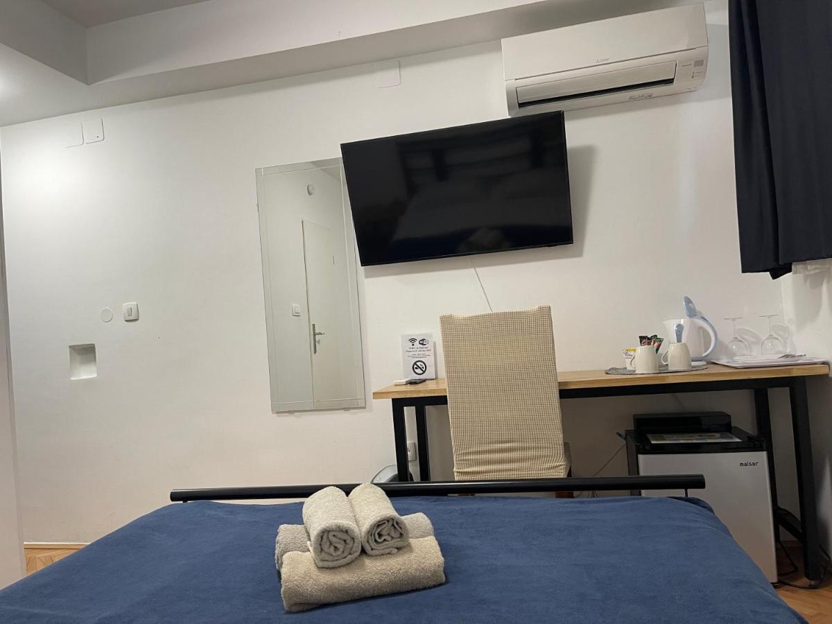 M-Blok Hotel Zagreb Bagian luar foto