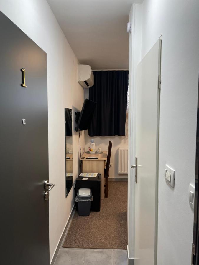 M-Blok Hotel Zagreb Bagian luar foto
