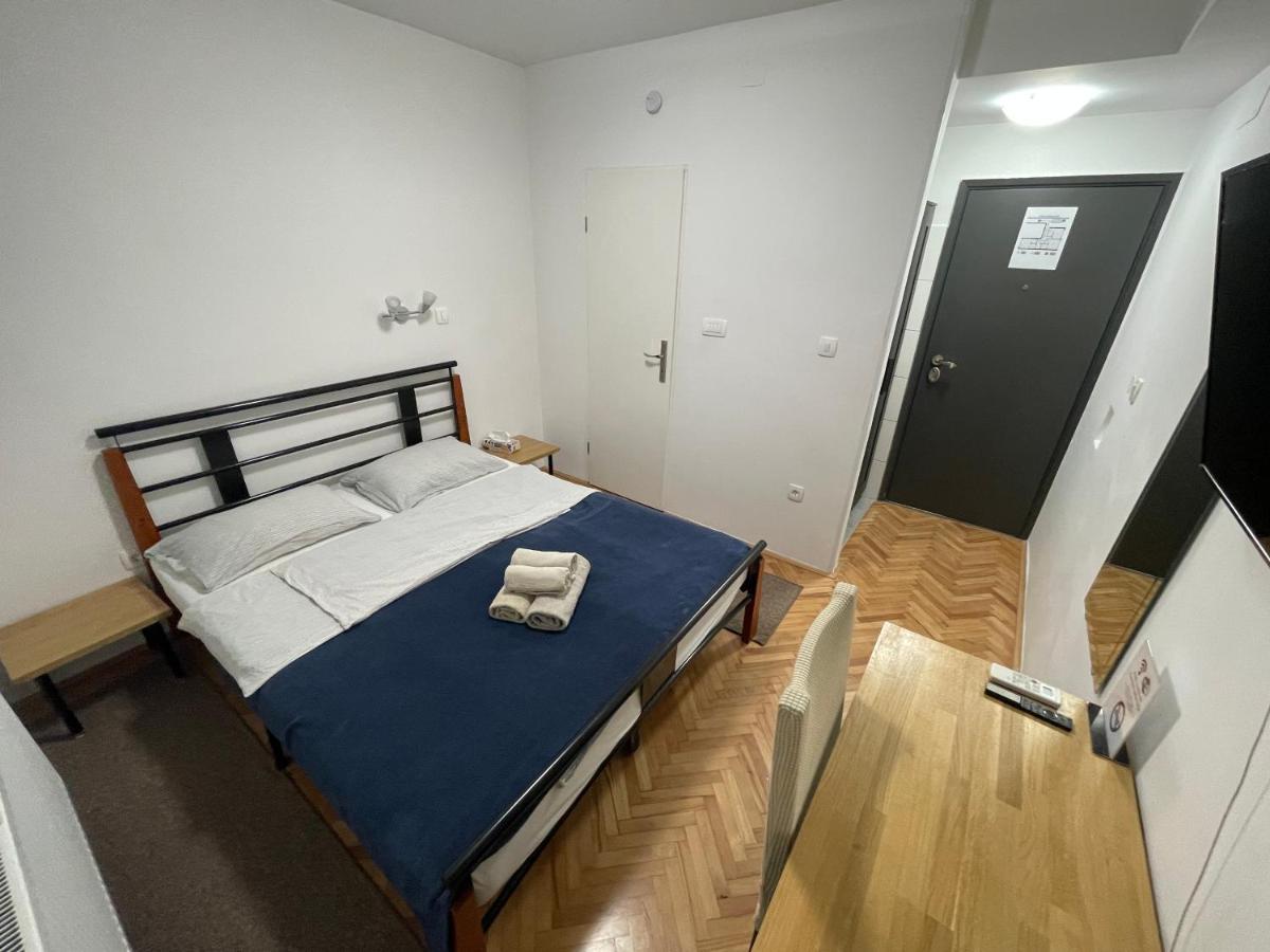 M-Blok Hotel Zagreb Bagian luar foto