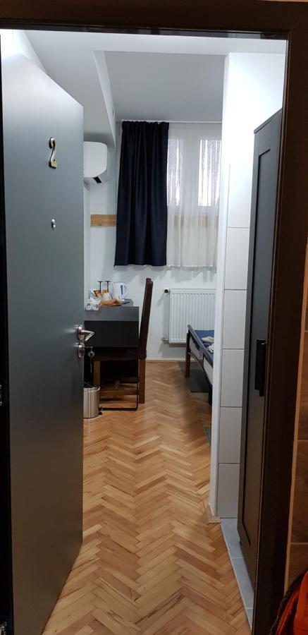 M-Blok Hotel Zagreb Bagian luar foto